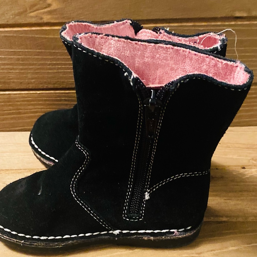 L.A. Underground Black Suede Toddler Boots size 6 (k1)